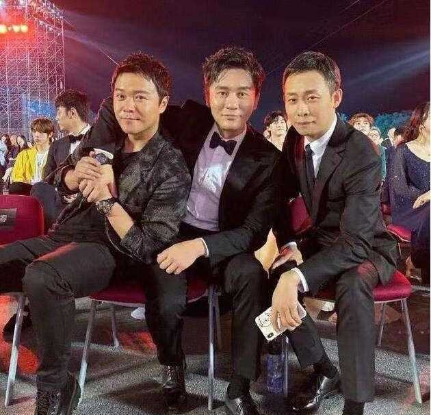 都没老？张译李晨陈思诚三大型男时隔多年再同框，网友：更帅了