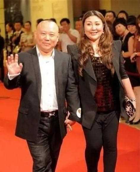 郭德纲女弟子赴一线救援，粉丝赞德云社捐款捐物又“捐”徒弟