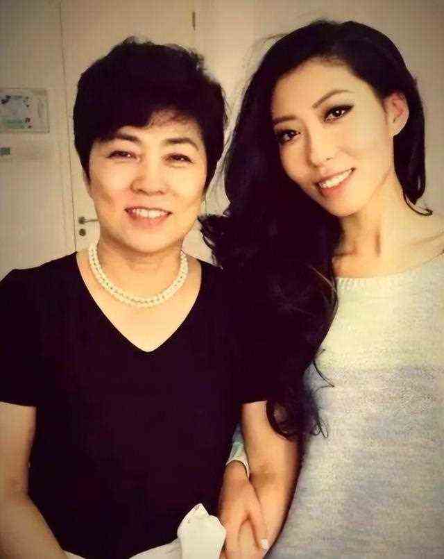 曲婉婷拿着赃款仍然逍遥，母亲二审依然无期，谁来帮助老百姓？