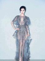 复出后的范冰冰挑战“透视装”，姣好的身材也是从来不遮遮掩掩