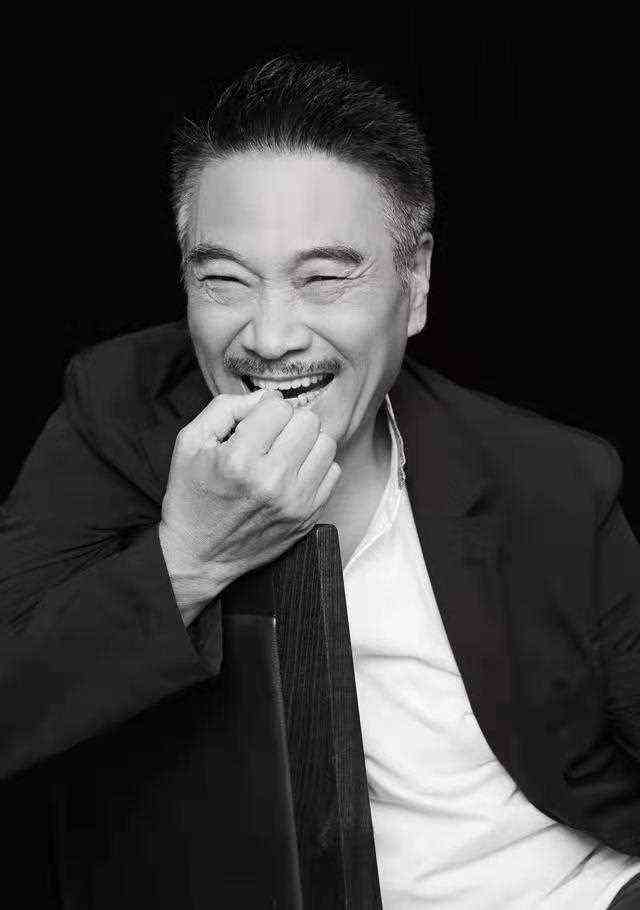 48年前，吴孟达第一次演戏，两天挣两个月工资，高兴得合不拢嘴