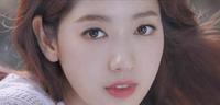 朴信惠，实力派美女演员，女主专业户，知性优雅的气质，美爆啦