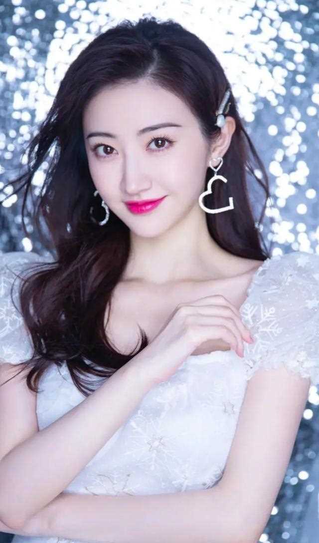 景甜：出道即是资源咖，背后金主成谜，没了资源她却强势翻红