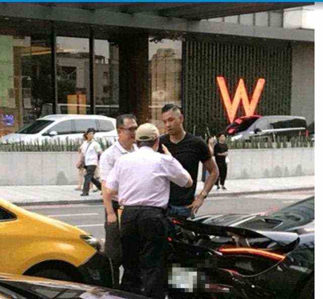 范玮琪老公开千万豪车被出租车撞新进展，卖家免费修，司机免索赔