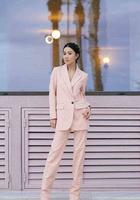 佘诗曼服饰很奢华？学会这8种穿搭，时尚气质养成很简单