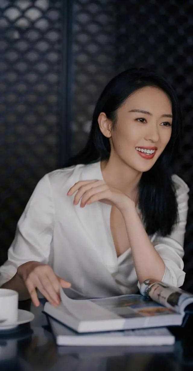童瑶晒幸福，她被打的往事不堪回首！张国立的儿子精神出问题了？