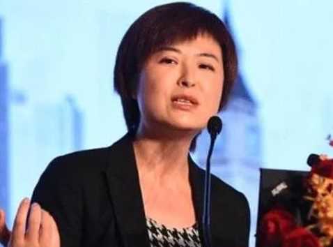 张泉灵：因乌龙病辞离央视，刚靠“奇葩”事走火，又突然“翻车”