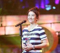 江疏影机智回应与江珊母女传闻,随性穿搭look,尽显女神范儿 江疏影机智回应与江珊母女传闻,随性穿搭look,尽显女神范儿