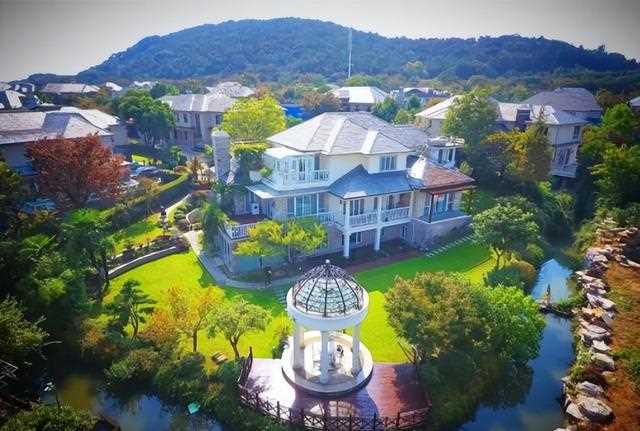 张艺谋无锡豪宅“6100万成交”！陈婷火速辟谣，神秘买家现身？