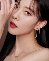 宋妍霏，拥有独特气质的靓丽美女，高冷美艳的外形，你心动吗？