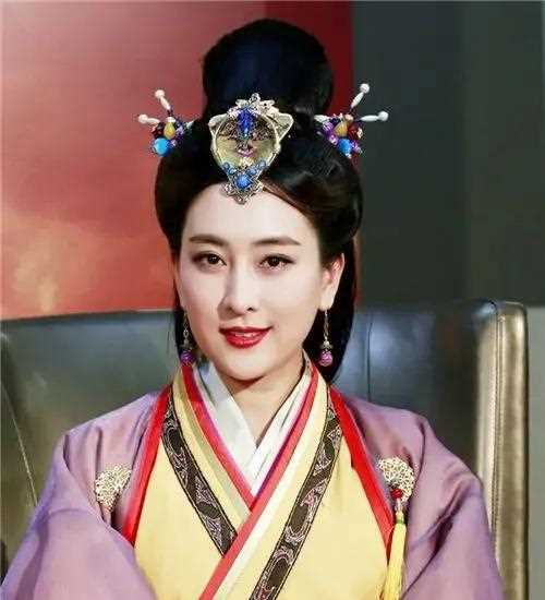 从“三料视后”沦为无名小配角，都是命吗？