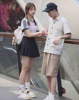 小姐姐出门太急,“蛋黄袜”+拖鞋穿着约会,意外甜美爆表 小姐姐出门太急,“蛋黄袜”+拖鞋穿着约会,意外甜美爆表