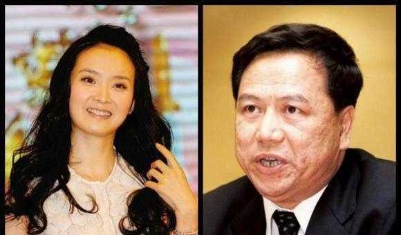 “晴格格”王艳和丈夫被曝欠巨额赌债后首现身，她拿的包被扒出价格太吓人！