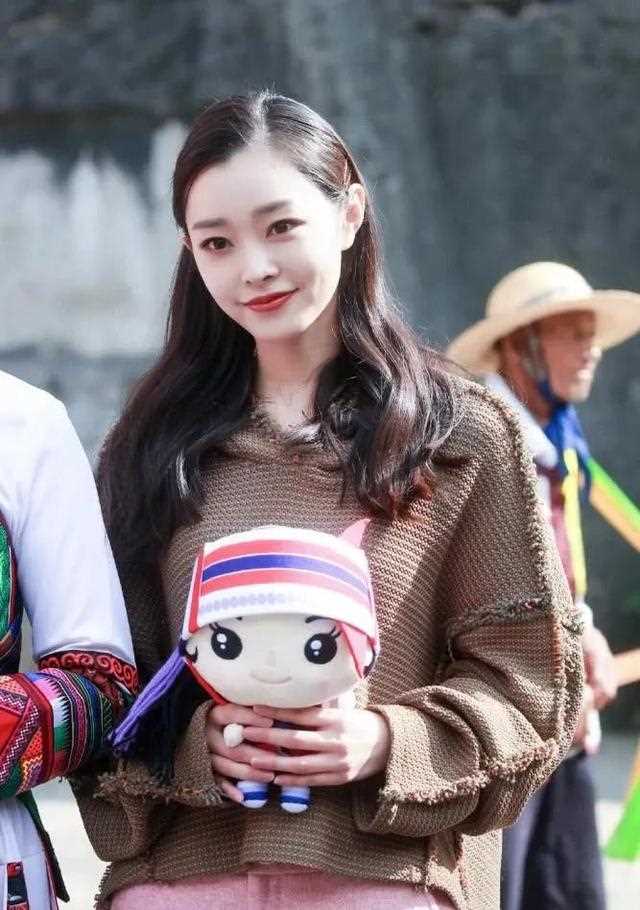 王牌女郎费费与宋轶形似更神似！