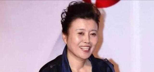 大满贯影后，单亲“坏”妈妈，丁嘉丽是如何“演绎”自己的人生？