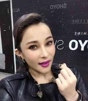 温岚“僵尸脸”秀舞姿撑破衣服，网友：还是打完玻尿酸再出来吧！