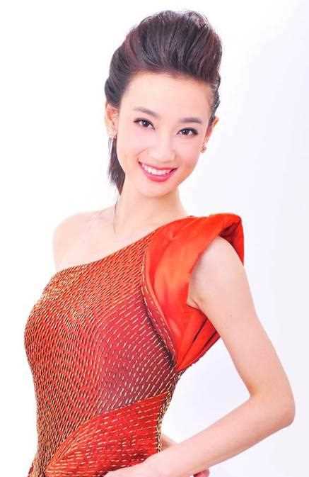 曾是拿遍奖学金的学霸班长，现在是走向国际的北京卫视美女主播，她因为热爱所以执着！