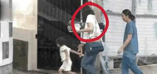 郭晶晶夫妇住进1.6亿豪宅！穿衣朴素豪门清流，最爱传统中式服装