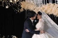 千万级网红七叔脑爷晚婚为爱结婚太甜蜜