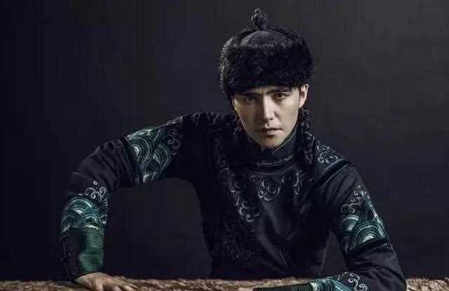 草原烈马“音乐剧王子”阿云嘎的辛酸成名史，与郑云龙的深情厚谊