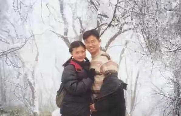 王迅的负心情史，发妻陪他熬过穷和苦，他却转身娶了小18岁的90后