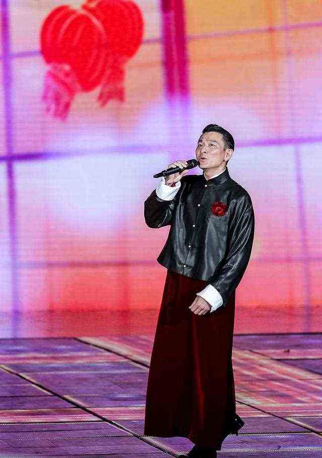 朱丽倩：花费22年靠低调拿下刘德华，背后豪门力挺刘德华