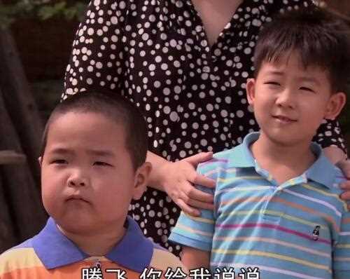 面无表情的说........“她扒拉我”