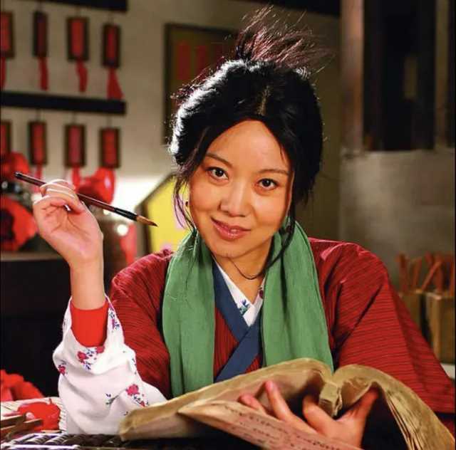 “笨蛋美女”闫妮：有一张倾国倾城的脸，却专做糊涂事，一言难尽