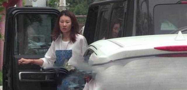 王宝强新女友素颜出镜，网友：这还是那个宅男杀手？