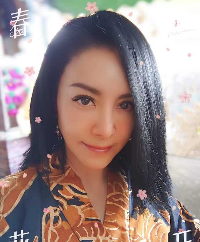 金钟视后田丽曝近况，两段婚姻失败后单身一人，或来内地直播卖货