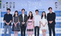 韩国电影《女中学生A》试影会，EXO成员眼冒金星，摄影师太不专业