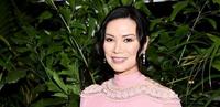 阔太邓文迪22岁嫁老头，交9个男友，离婚六年后还能拿前夫268亿