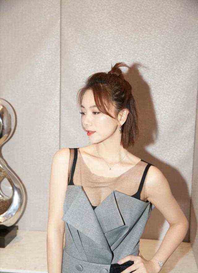 早年成名是陈思诚的前女友，回归被吐槽，离婚带女儿成了独立女性