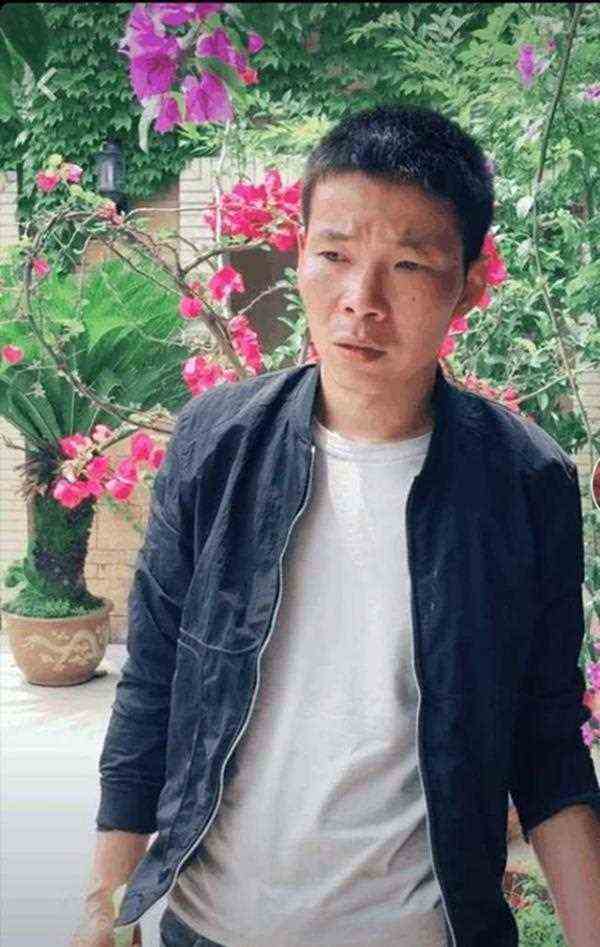 耙耳朵男人怕老婆，抖音隐形富豪网红忠哥，骗过了多少火眼金睛？