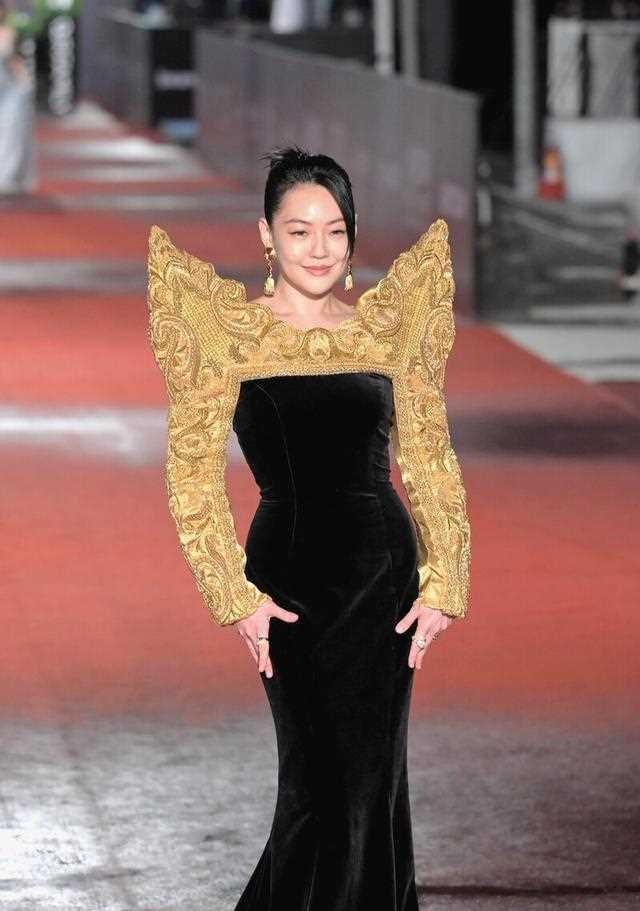 台湾金钟奖红毯：小S垫肩像泰庙，江宏杰油腻，林志玲老公秀中文