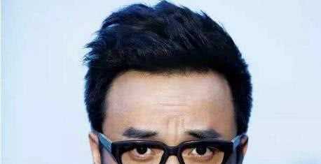 何炅的文凭，谢娜的文凭，吴昕的文凭，他的文凭不仅低还给人下跪