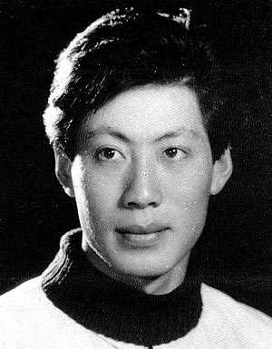 “皇帝专业户”焦晃：与陈道明齐名，10年不拍戏，3次婚姻终幸福