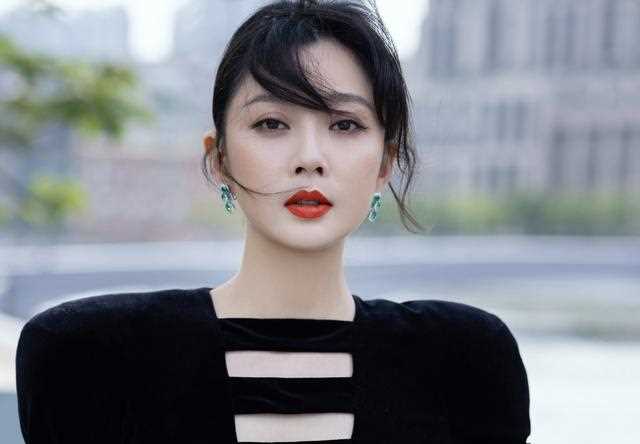 《公诉精英》迪丽热巴挑大梁，看到演员阵容后，网友：冲配角也追