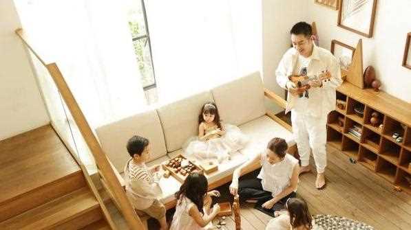 陈浩民一家六口出游，5年生4胎，34岁蒋丽莎身材完美抢镜.