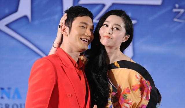 范爷与男星参加活动亲密瞬间大图，你能猜出最后两名大腕是谁吗？