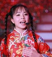 王二妮的全家照,妹妹比她还漂亮,王二妮还举办助学基金 王二妮的全家照,妹妹比她还漂亮,王二妮还举办助学基金