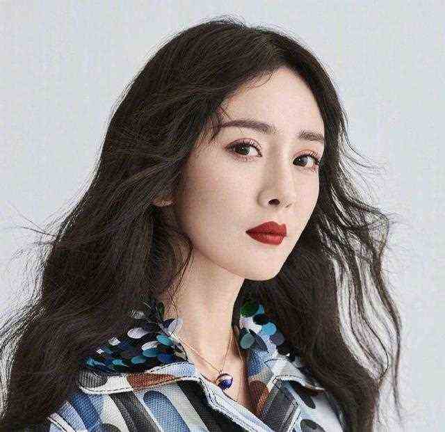 杨幂涂这些口红都是要祸害人的！正红不要太美，珊瑚红满满女人味
