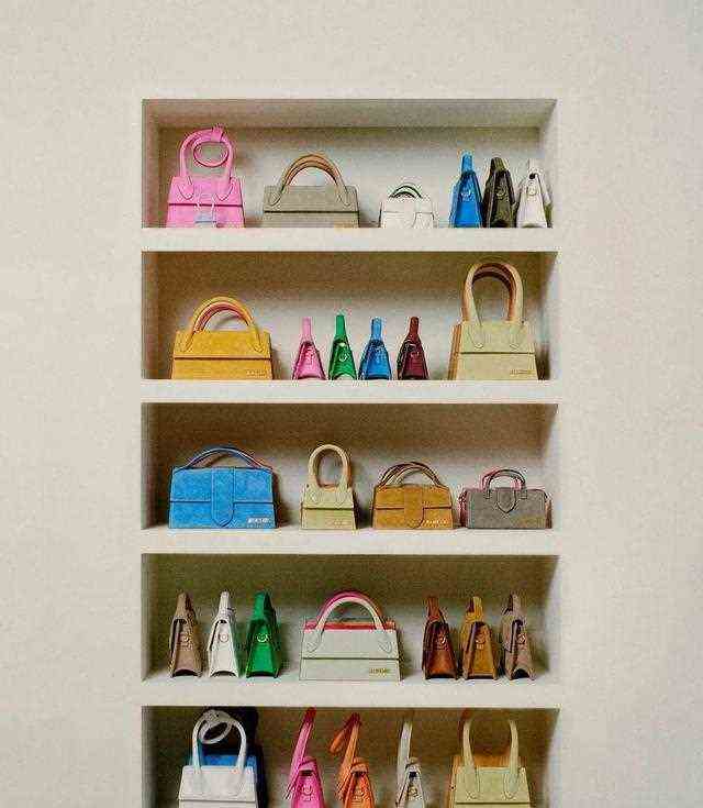 夏日的南方姑娘让人羡慕，糖果色包包太上头