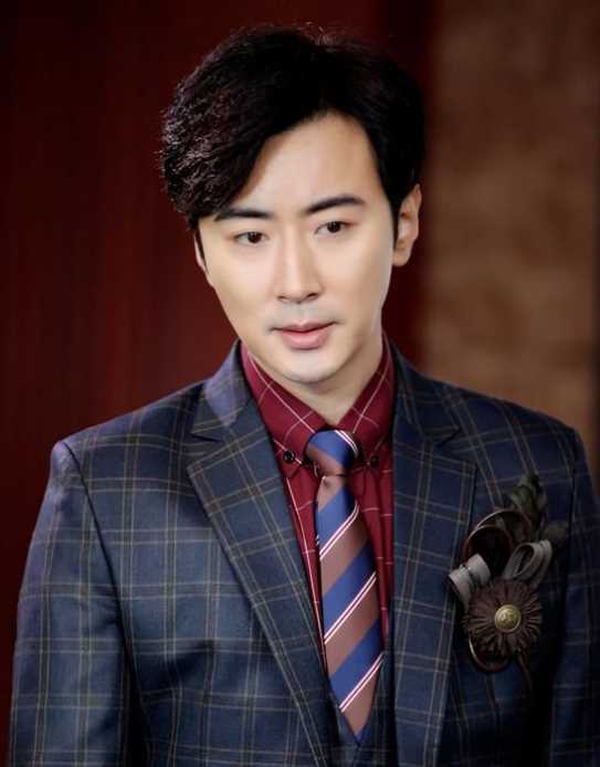 他曾与赵丽颖是荧幕夫妻，出道13年不火，婚后生活令人羡慕不已！