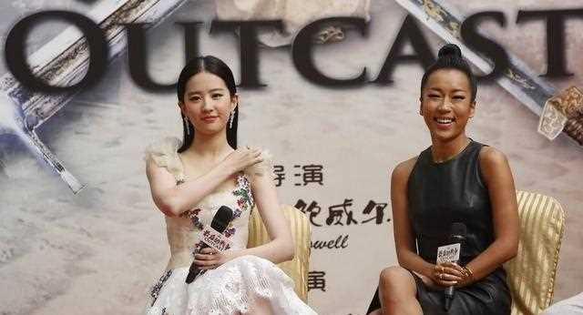 明星“尴尬”的场面，吉克隽逸尴尬哭了，这样的张艺兴，还爱吗