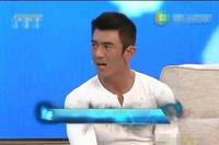 他父母离异，流浪睡天桥，自杀被救，给明星当“保镖”，今已成名