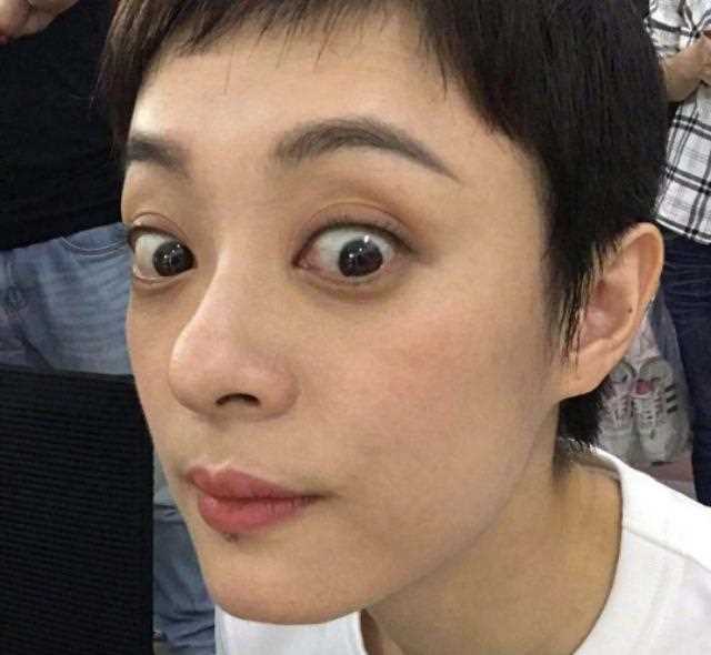 邓超微博晒“自拍”，网友们都酸了，直呼太敷衍了吧！