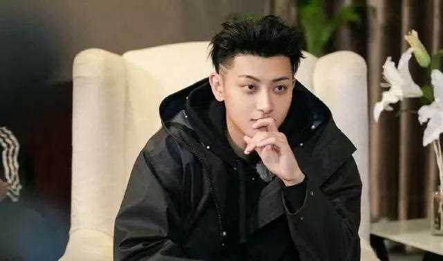黄子韬承认恋情？EXO回归大发？金在中发专辑？金秘书分手？