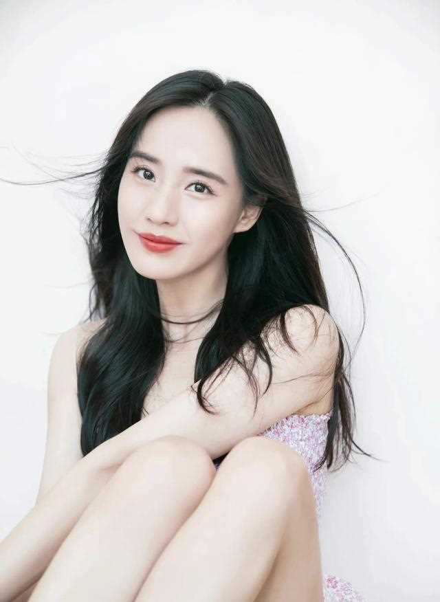 王智，温婉柔情的知性美女，清纯优雅的气息，太迷人啦