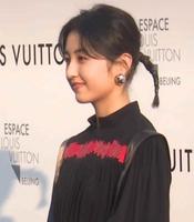 张子枫：我还小不适合烟熏妆！化完妆之后，网友：我没眼花吧？